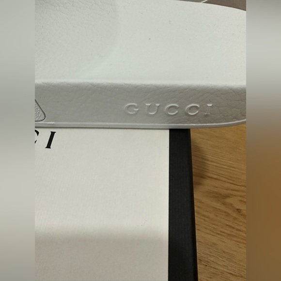 GUCCI SIGNATURE STRIPE SLIDE CLASSIC SANDALS in WHITE Size 10 New & Authentic. - Picture 5 of 5